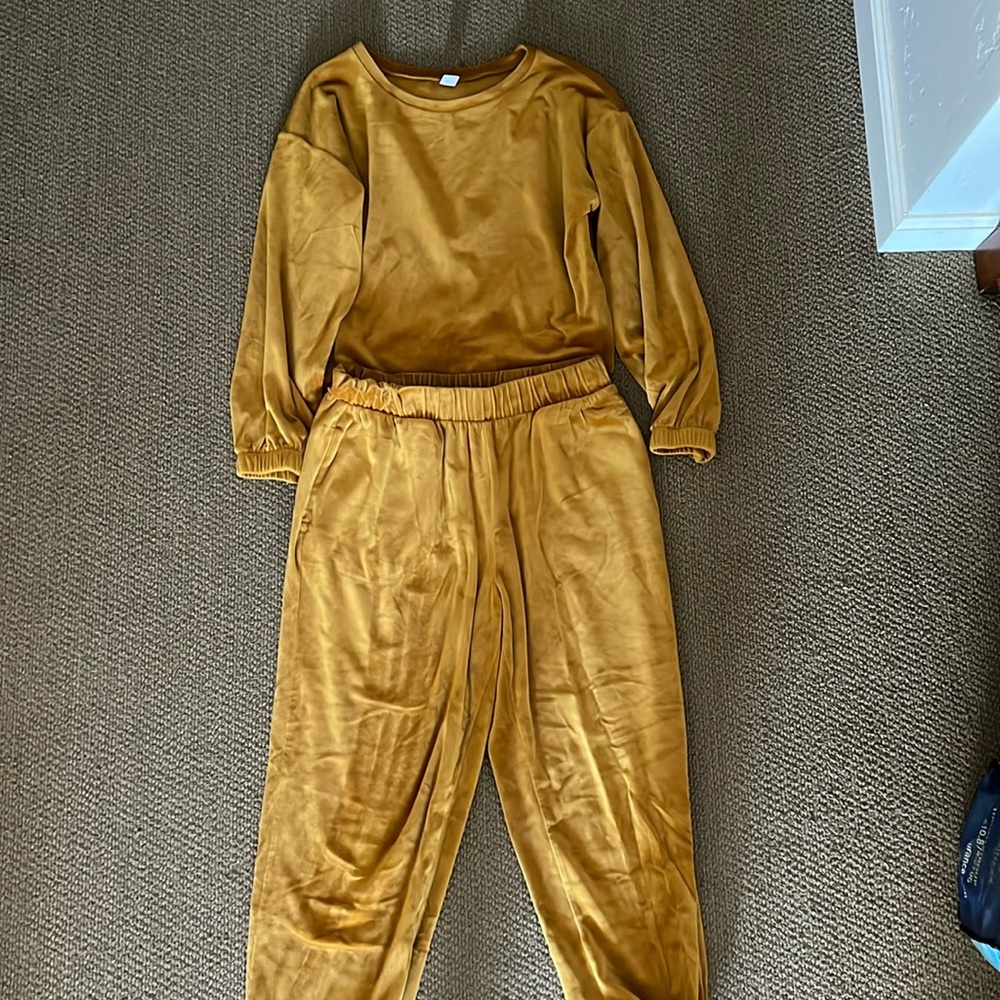 Old Navy golden yellow velour sweat suit